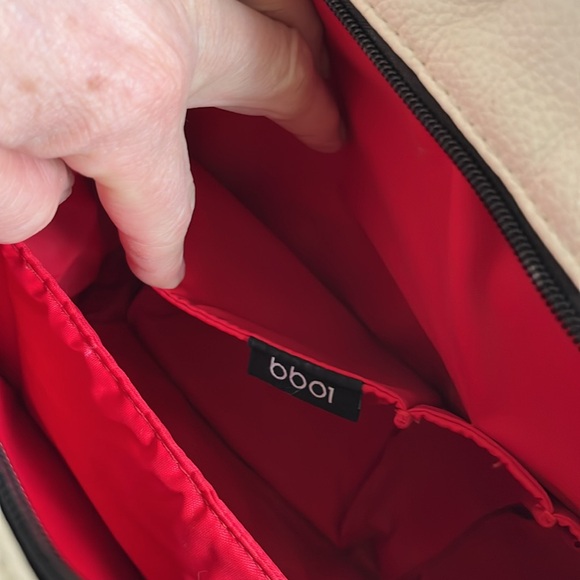 VGUC leather Bugaboo Bag for baby bottles, diapers - long wide adjustable strap - Picture 16 of 17